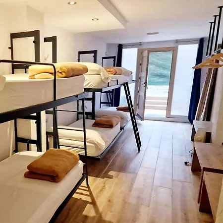 Y - Juvenil Hostel